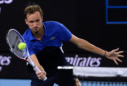 Daniil Medvedev no tuvo problemas para vencer 7-5, 6-1, 6-3 a Pedro Martínez y se metió a la tercera ronda del Abierto de Australia. (AP)