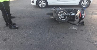 El accidente fue ocasionado por el conductor de una vagoneta. (EL SIGLO DE TORREÓN)