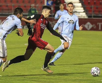 El defensa mexicano jugó los 90 minutos del duelo. (ESPECIAL)