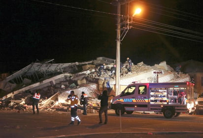 El terremoto ocurrió a las 17:55 GMT y el epicentro se halló cerca de la localidad de Sivrice.