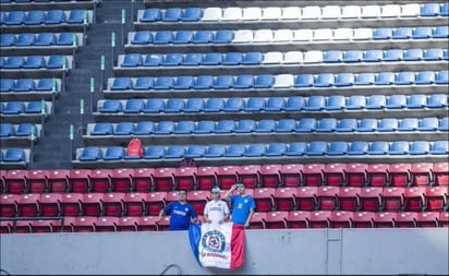 Para la visita de los laguneros, fueron pocos los fanáticos con camiseta celeste quienes se presentaron en el Coloso de Santa Úrsula. (CORTESÍA)