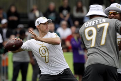 El estelar mariscal de campo de los Santos, Drew Brees, estará presente en el juego.