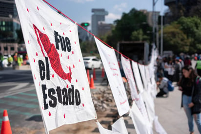  Los integrantes de la Caravana por la Verdad, Justicia y Paz demandaron una política de Estado, 'del tamaño del horror y la tragedia que nos trajeron caminando estos 4 días'. (EL UNIVERSAL)