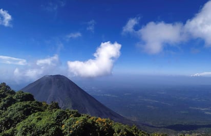 Un viaje fascinante. Un camino para disfrutar de deliciosos platillos, admirar maravillosos paisajes naturales y conocer la historia de una antigua civilización mesoamericana. (EFE)