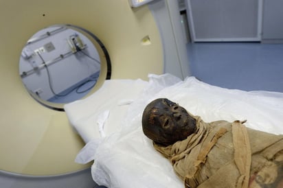 Un grupo de investigadores dice que ha imitado la voz de una momia egipcia de 3,000 años al recrear buena parte de su canal vocal. (ARCHIVO) 