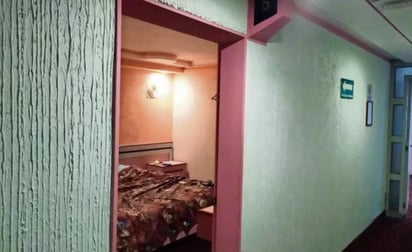 Janeth entró a un hotel acompañada de uno de sus clientes. Momentos después el hombre salió de la habitación, donde poco después fue hallado el cadáver desnudo de la mujer. (ESPECIAL)