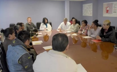 Esta reunión, se da luego de que padres de hijos con cáncer llevarán a cabo bloqueos y movilizaciones en las cercanías del Aeropuerto Internacional de la Ciudad de México Benito Juárez y frente al Palacio Nacional. (EL UNIVERSAL)