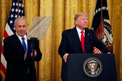 Trump describió su plan de paz para Medio Oriente como una 'solución realista de dos Estados', que incluirá 'territorio continuo' para los palestinos si renuncian al terrorismo. (AP)