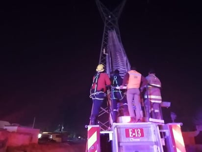 Las corporaciones de rescate y de seguridad de la ciudad se movilizaron hasta el lugar de los hechos. (EL SIGLO DE TORREÓN)