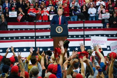 El presidente estadounidense Donald Trump insistió ayer por la noche en que México pagará por el muro y dijo que será 'a través de las remesas'. (EFE)