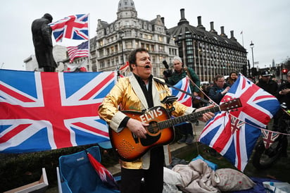 Los festejos. El Reino Unido salió oficialmente de la Unión Europea (UE) ayer viernes en punto de las 23:00 horas de Londres, en un momento en que la población expresó su sentir por este hecho histórico a las afueras del Parlamento británico.