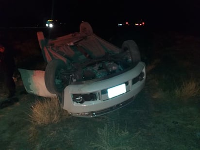 El vehículo siniestrado es de la marca Suzuki, linea Crossover, color blanco, el cual portaba las placas de circulación ENT-63-28 del estado de Chihuahua.
(EL SIGLO DE TORREÓN)