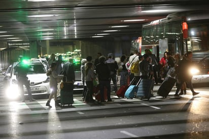 El avión, un Boeing 767-300 con rumbo a Toronto (Canadá), aterrizó sin incidencias a las 19:07 hora local. (EFE) 