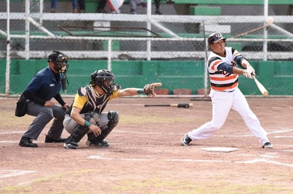 La ofensiva de los Orioles carburó tarde durante el cuarto juego de la serie, pero con la potencia suficiente para derrotar al pitcheo de Matamoros y colocarse muy cerca de obtener el gallardete. (ARCHIVO) 