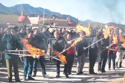 El gobernador Miguel Riquelme encabezó la incineración de droga y destrucción de objetos del delito realizada en Saltillo.