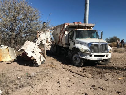 El vehículo siniestrado es un tractocamión de la marca International, modelo 2005, color blanco, el cual portaba placas de circulación del estado de Durango.
(EL SIGLO DE TORREÓN)