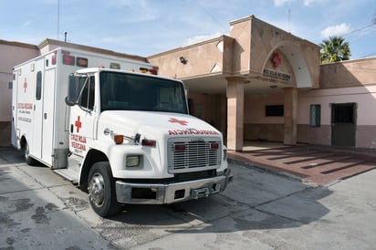 El hombre fue atendido por los paramédicos de la Cruz Roja de la ciudad de Gómez Palacio. (EL SIGLO DE TORREÓN)