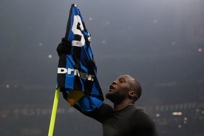 El delantero belga Romelu Lukaku cerró la cuenta a favor de los 'nerazzurri' en el famoso 'Derbi della Madonnina'. (AP)