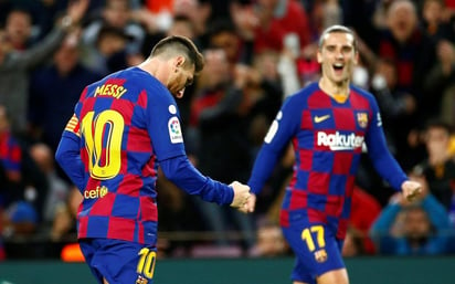 Según la revista, Griezmann emite en privado las quejas donde deja ver su descontento con el trato que recibe de sus compañeros, originado por Messi. (ARCHIVO)