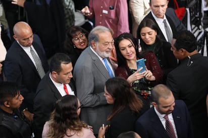 El magnate mexicano Carlos Slim destaca mejora del poder adquisitivo e inflación moderada en México y señaló que el tema de la rifa no desvía la atención de los puntos importantes. (ARCHIVO) 