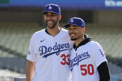 David Price (i) y Mookie Betts ya portaron la franela de los Dodgers. (AP)