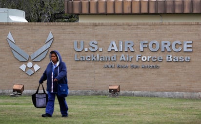 El paciente afectado se encuentra entre un grupo de personas bajo una orden federal de 'cuarentena' en la base Lackland, en Texas. (AP)