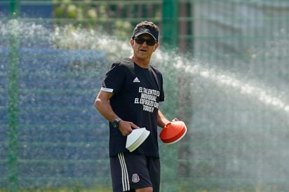 Al momento de ser cuestionado por la prensa sobre ser el nuevo director técnico de Chivas, el colombiano se desmarcó al responder que sólo piensa en el Atlético Nacional. (ARCHIVO)