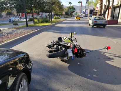 Conductora arrolla a un agente de Vialidad en la calzada Colón. (EL SIGLO DE TORREÓN)