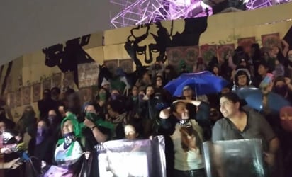 Las manifestantes se replegaron al igual que las elementos de la policía de la Ciudad de México. (EL UNIVERSAL)