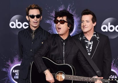 A tan solo una semana que la banda estadounidense Green Day lanzó su nuevo álbum de estudio Father Of All Motherfuckers, ya se registra en el puesto número uno en las listas musicales de Reino Unido. (INSTAGRAM)