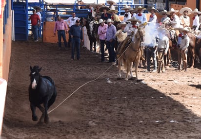 Las nueve suertes de la charrería, se llevarán a cabo esta tarde por parte de experimentados charros locales y procedentes de Chihuahua.