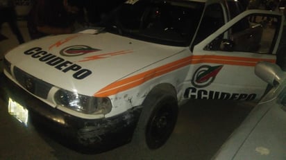 La unidad no respetó la señal de alto y se impactó contra un automóvil Volkswagen Derby. (EL SIGLO DE TORREÓN)