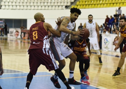 En encuentro correspondiente a la jornada 8 de la temporada 2020 en la Liga de Basquetbol Estatal de Chihuahua, los de La Laguna iniciaron bien, dando pelea y cayendo por solamente cuatro puntos. (ARCHIVO)