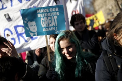 La propuesta, con la que el Ejecutivo pretende instaurar un sistema universal, llega tras nueve jornadas de manifestaciones en su contra desde el pasado 5 de diciembre, y en vísperas de la décima. (ARCHIVO)