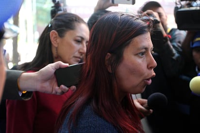 En el Instituto de Ciencias Forenses, María Magdalena, madre de Fátima, menor de edad encontrada muerta en la alcaldía Tláhuac, exigió justicia por su hija, sin embargo, se negó a establecer diálogo con la jefa de Gobierno, Claudia Sheinbaum. (NOTIMEX)