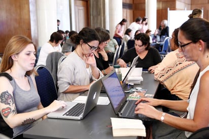 Actualmente, la tasa de graduados en estudios universitarios se ubica en un promedio de 45 por ciento de mujeres. (ARCHIVO) 