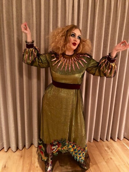 En fiesta. La cantante Adele le dijo a los asistentes de una boda la fecha de lanzamiento de su nuevo material discográfico. (ESPECIAL)