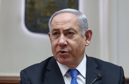 Se acusa a Netanyahu de soborno, fraude y abuso de confianza en una serie de casos en los que presuntamente recibió regalos lujosos de amigos multimillonarios e intercambió favores regulatorios por una cobertura periodística positiva. (EFE)