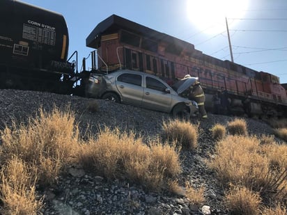 El vehículo siniestrado es un Volkswagen Gol, modelo 2015, color gris, el cual portaba las placas de circulación FXW-403-A de Durango.
(EL SIGLO DE TORREÓN)