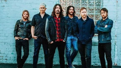 Tal como lo había adelantando, la banda estadounidense Foo Fighters, anunció una gira conmemorativa alrededor de Estados Unidos, por sus 25 años; la titularon The Van Tour 2020, en alusión al vehículo que los llevó por primera vez, en 1995, a tocar en distintas ciudades del país. (ESPECIAL)