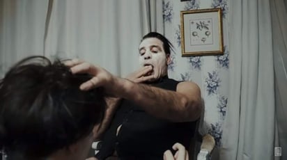 Till Lindemann, líder de la banda alemana de metal industrial Rammstein, se encuentra en el ojo del huracán, tras publicar el 14 de febrero un video con alto contenido sexual que ha provocado escándalo en su natal rusia. (ESPECIAL)