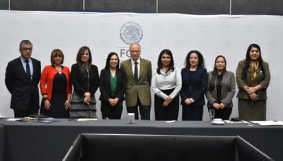 Un grupo de diputadas federales, de todas las fuerzas políticas, acordaron con el fiscal General de la República, Alejandro Gertz Manero, trabajar en una iniciativa, que se presentaría en los próximos días, para fortalecer y homologar el tipo penal de feminicidio en todo el país. (TWITTER)