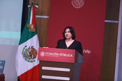 La secretaria de la Función Pública, Irma Eréndira Sandoval, dijo que el tuit donde escribió sobre la convocatoria de grupos feministas para hacer un paro nacional el próximo 9 de marzo, habló de 'lavar trastes' como una ironía para llamar la atención. (ARCHIVO)