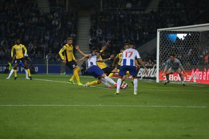 Porto derrotó 1-0 al Portimonense y tomó la cima de la Primeira Liga de Portugal, a expensas de lo que haga hoy Benfica. (CORTESÍA)