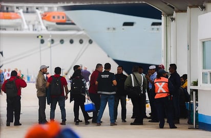 Las pruebas de laboratorio realizadas a un tripulante y una pasajera del crucero MCS Meraviglia, en Cozumel, confirmaron que ambos presentan influenza, informó esta noche la titular de la Secretaría de Salud de Quintana Roo (Sesa), Alejandra Aguirre Crespo. (ARCHIVO)