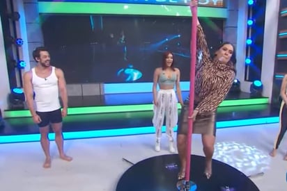 Durante la emisión del pasado jueves del programa Hoy, la cantante María León fue invitada para atender la sección fit “La rutina de Hoy”, donde dio clases de Pole Dance a los conductores, sin embargo, todo acabó en burlas y críticas hacia Galilea Montijo. (ESPECIAL)