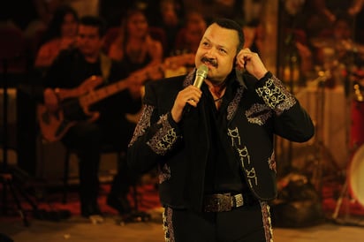 Pepe Aguilar llegó anoche a la Comarca Lagunera. (ARCHIVO)