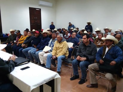 Más de 70 personas de todos los ejidos de Cuatro Cienegas asistieron al foro, y recibieron atención personalizada sobre sus trámites. (EL SIGLO COAHUILA)