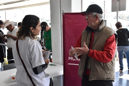 Rosa Lilia Moreno, directora de Salud Municipal, explicó que el principal objetivo es generar conciencia en torno a los riesgos asociaciados a este virus. (EL SIGLO DE TORRÉON)