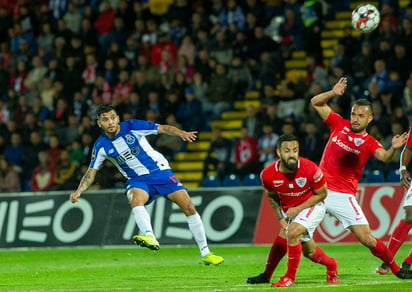 El mexicano Jesús 'Tecatito' Corona vio acción durante 67 minutos del partido antes de ser sustituido. (EFE)